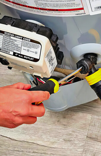 https://nollamarahotwater.com.au/uploads/2025/06/hot-water-servicing-70528.jpg